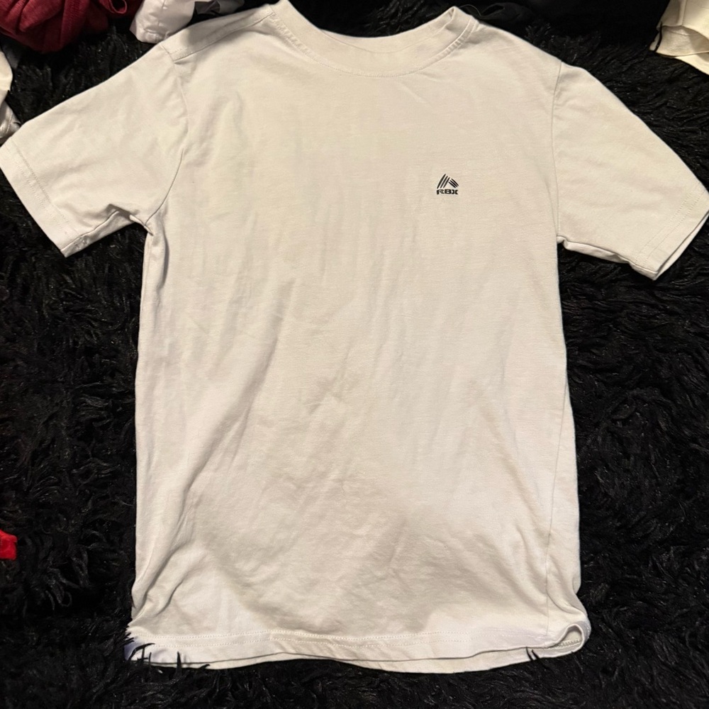 2 pieces Reebok Classic White Kids Tee & sweater - Picture 1 of 5